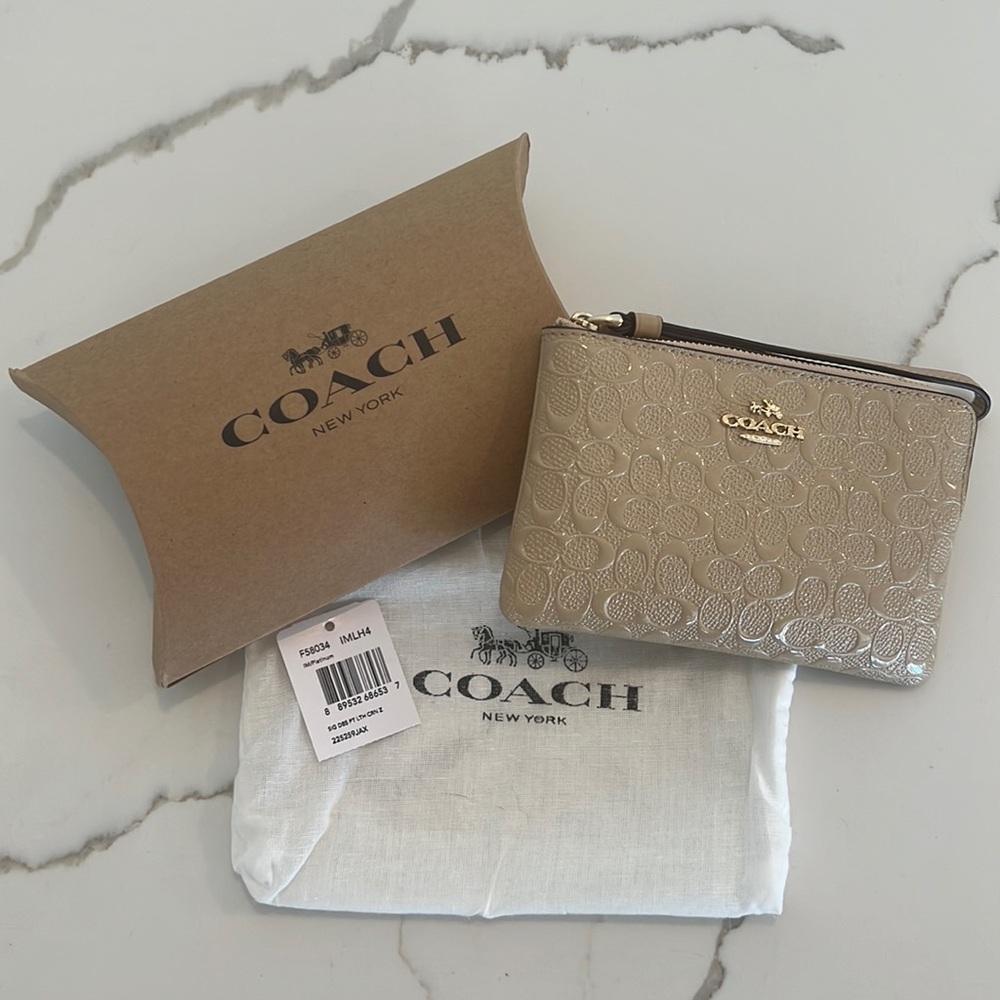 Brand New Cream/Tan AUTHENTIC Coach Patent Leather Wristlet with “Double C”